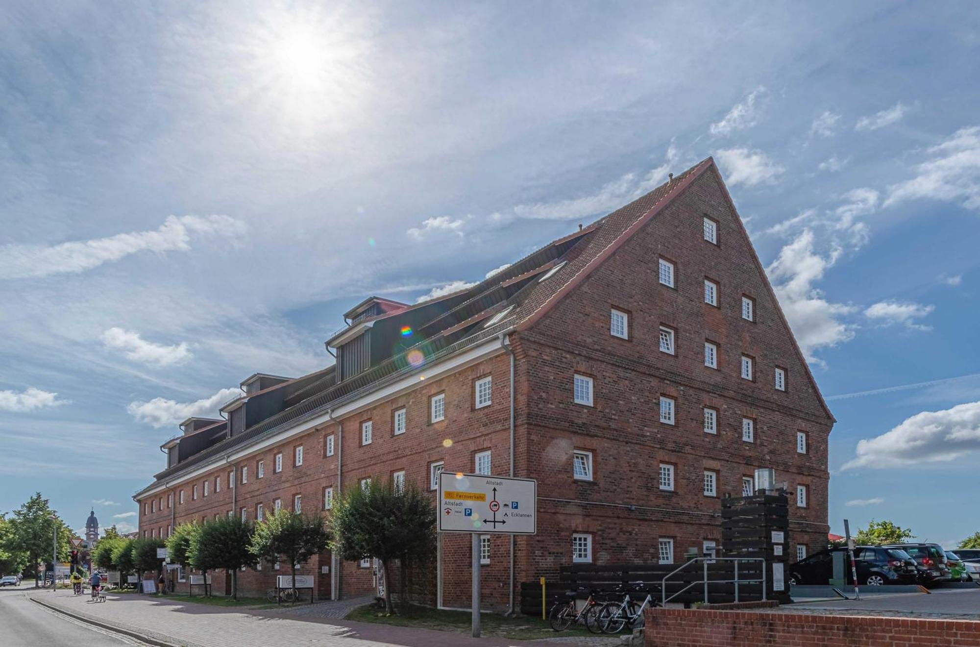 Ferienwohnung Kietzspeicher - Maisonettewohnung Im Herzen Der Stadt فارين المظهر الخارجي الصورة